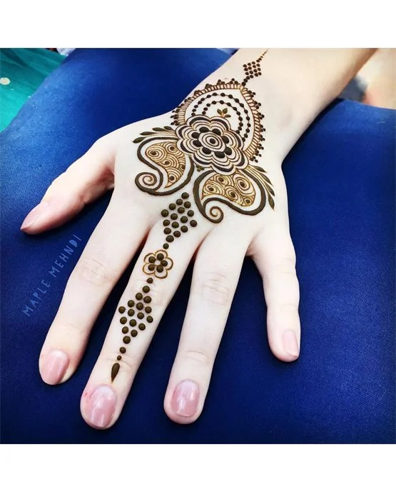 Classic Wreath Detailing Blending Into Back Hand Mehndi Design Classic Wreath Detailing Blending Into Back Hand Mehndi Design